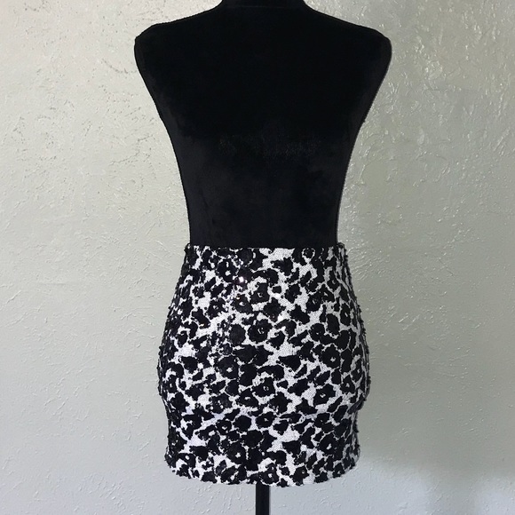 GUESS - black & white sequin skirt - Picture 3 of 6